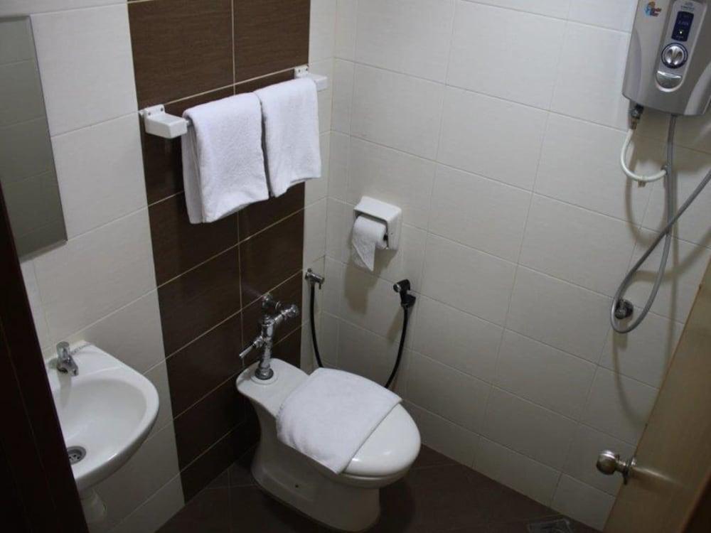 Dynasty Inn - Wakaf Che Yeh Bagian luar foto